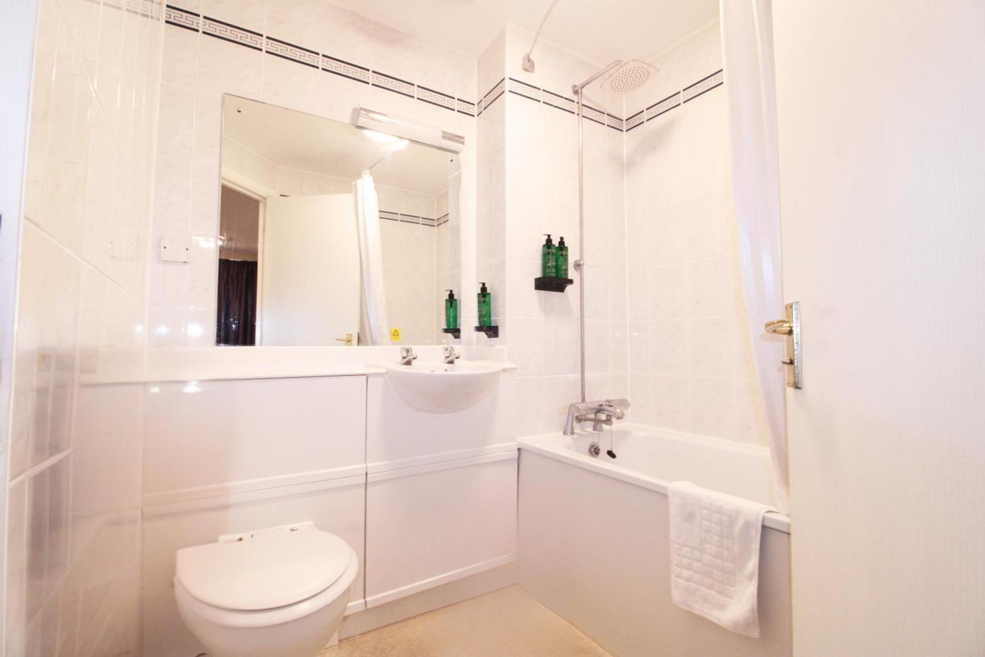 Orchid Epsom; Sure Hotel Collection By Best Western Экстерьер фото